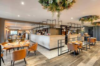 In 2020, the entire building was renovated, with an eye for style, quality and functionality. The restaurant seats 90 to 100 guests and is decorated with warm materials, an attractive interior and large windows that look out over the rolling hills — a place where guests can relax and enjoy culinary moments with a view.The covered winter terrace is an extra asset: a cozy place to dine all year round with a panoramic view of nature.Next door is the spacious banquet hall, spread over two floors and suitable for events up to 150 people. The party room also has a pleasant outdoor area, ideal for receptions or summer meetings.The professional kitchen, located in the basement, is fully equipped and functionally furnished. Three quarters of the building has a basement, which offers additional storage space and logistical options. Both the restaurant and the banquet hall have sufficient sanitary facilities.Outside, there is ample parking for guests — a rare advantage in this region.Above the restaurant, there is a fully furnished three-bedroom apartment, ideal as a living space for the owner or as an additional rental unit.With its excellent location in the heart of the Heuvelland, known for its breathtaking views and tourist appeal, Restaurant Scherpenberg offers an exceptional opportunity for those looking for a ready-to-use hospitality business with appeal, history and potential.Restaurant Scherpenberg — where every meal becomes an experience and every party a memory.For more information or a visit, contact us today.Register of measures: no