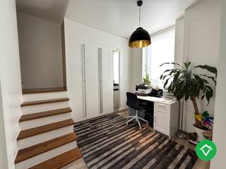 Deze woning is gelegen op een uiterst centrale ligging te Roeselare, kortbij het Stedelijk ziekenhuis, het Mammoetcenter, het stadscentrum,...