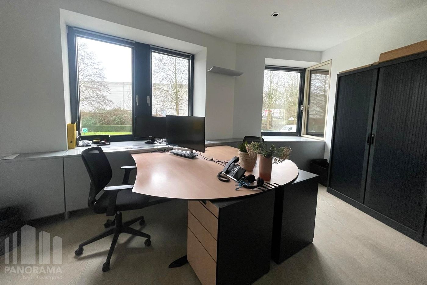513 sqm of offices and 80 sqm of storage space near the R0/E40 motorway junction - photo 5