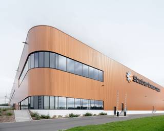 Magazijn Unit D :- magazijn 7.938m²- mezzanine 2.018m²- kantoor 407m²...