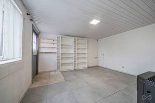 We Invest Mons vous propose cette maison mitoyenne située à Cuesmes proche des facilités.Cette dernière est composée d'un espace salon, d'une...