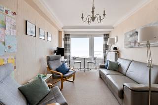 strong&amp;gt;Blankenberge: Instapklaar appartement met 1 slaapkamer en zonnig terras te koop op de Zeedijk
<p>Op de 7e verdieping van residentie &amp;quot;Les Algues&amp;quot; op de Zeedijk van Blankenberge vinden we dit instapklaar appartement met prachtig zeezicht te koop. Deze is uitstekend gelegen op de Zeedijk tussen casino en Pier, vlakbij tal van restaurants, winkels, openbaar vervoer en onstpanningsmogelijkheden. </p>

<p><strong>Indeling:</strong> Inkomhal, woonkamer, open keuken, badkamer, slaapkamer, zonnig terras. Private kelderberging.</p>

<p><strong>Troeven:</strong></p>

<ul><li>Zonnig terras met uitzicht.</li><li>Instapklaar.</li><li>Ingebouwde kasten in hal.</li></ul>

<p>Meer informatie? Contacteer Maarten op het nummer 050 42 58 98.</p>