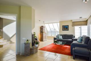 Deze instapklare villa op een perceel van 821 m² biedt 213 m² bewoonbare oppervlakte en is gelegen in een rustige, groene woonwijk op...