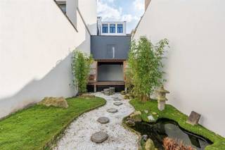 Stijlvolle stadswoning met zonnige tuin & parkeermogelijkheid in exclusieve buurt van AntwerpenDit uniek en karakteristiek herenhuis, gelegen in een...