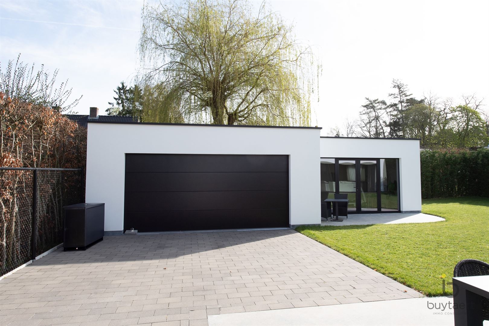 Knappe GELIJKVLOERSE villa + bijgebouw te Halle! - foto 3