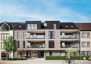 <p><strong>Mooi wonen in Mol</strong></p>
<p>Centraal gelegen in Mol, biedt Livingstone een perfecte balans tussen stedelijk gemak en een rustige leefomgeving. Slechts minuten verwijderd van winkels, openbaar vervoer en andere voorzieningen, geniet u van het beste wat Mol te bieden heeft. De nabijheid van scholen, recreatieve faciliteiten en groene parken maakt Livingstone de ideale plek voor jong en oud.</p>
<p><strong>Ruimte &amp; comfort</strong></p>
<p>De nieuwbouwappartementen van Livingstone zijn ontworpen met oog voor ruimte en comfort. Ze beschikken over één badkamer, uitgerust met een inloopdouche en eventueel een ligbad. De open leefruimte met keuken vormt het hart van het appartement, waar koken, eten en ontspannen samenkomen. De leefruimtes sluiten naadloos aan op de ruime terrassen of privé tuinen, wat zorgt voor een luchtige en lichte woonervaring. Daarnaast zijn er ruime budgetten voorzien om de appartementen volledig naar eigen smaak af te werken.</p>
<p>Alle appartementen hebben een verplicht aan te kopen staanplaats en berging in de ondergrondse parkeerkelder.</p>
<p><strong>Duurzaamheid en energiezuinigheid</strong></p>
<p>Livingstone is uitgerust met geothermische warmtepompen, vloerverwarming en zonnepanelen, wat zorgt voor een bijna-energieneutraal leefklimaat. Geothermie is de meest duurzame manier van verwarmen en biedt daarnaast passieve koeling, waarbij de natuurlijke koelte uit de bodem wordt gebruikt zonder extra energieverbruik. Dit systeem zorgt voor aangename temperaturen in alle seizoenen en draagt bij aan aanzienlijke besparingen op de energiefactuur.</p>
<p><strong>Buitenruimte</strong></p>
<p>De ruime terrassen of privé-tuinen zorgen voor een uitstekende verbinding tussen binnen en buiten. Vloer-tot-plafond<span>-</span>ramen en luchtige balustrades versterken het gevoel van ruimte en zorgen voor een overvloed aan natuurlijk licht. De gebouwen staan rondom een groen aangelegde gemeenschappelijke tuin, wat veel rust biedt en een oase van kalmte creëert, terwijl u toch centraal gelegen bent. De groene omgeving rondom het project biedt alle wooneenheden een prachtig uitzicht, wat bijdraagt aan een rustige en ontspannen leefomgeving.</p>
<p>Livingstone is de ideale keuze voor wie op zoek is naar een moderne, comfortabele en duurzame woonplek in het hart van Mol.</p>
<p><strong>Fiscale en financiële voordelen</strong></p>
<p>Er wordt gestreefd naar een laag energiepijl (E-peil) van maximaal 30 waardoor de appartementen voldoen aan de vereisten om bijna-energieneutraal te zijn. Dit zorgt dus voor bijna-energieneutrale appartementen. Door optioneel zonnepanelen bij te kopen, kan men een korting op de onroerende voorheffing verkrijgen van 50% of zelfs 100% gedurende de eerste 5 jaar.</p>
<p><strong>Beschermd als koper</strong></p>
<p>De verkoop van Livingstone geschiedt onder de Wet Breyne, wat kopers uitgebreide bescherming biedt en alle risico’s ontneemt. U betaalt in schijven naarmate de werken vorderen, wat zorgt voor een transparant en veilig aankoopproces.</p>