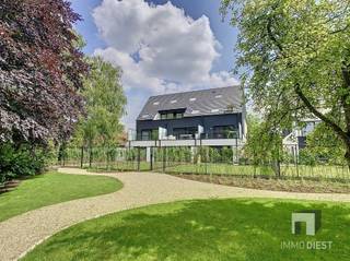 KOOP DEZE PENTHOUSE AAN 6% BTW!! Penthouse 2.1 heeft een oppervlakte van 189m², is bereikbaar met een lift en bevindt zich op de 2de verdieping.Het...