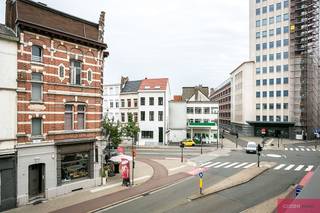 Two beautifully renovated apartments at 'Den Bell'!For more info or a visit email vv@clissenimmo.beIn this centrally located building, near the...