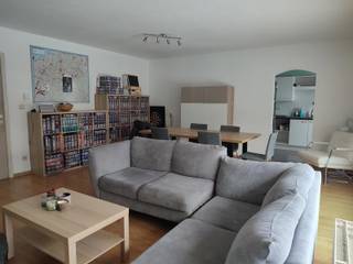 <span>Dit zeer ruime en mooi gelegen appartement bevindt zich op de eerste verdieping en biedt een aangename combinatie van comfort en ruimte. Via de inkomhal met gastentoilet komt u in de lichte woonkamer, aansluitend op de keuken. Verder beschikt het appartement over een badkamer met ligbad en douche, drie slaapkamers en een praktische technische ruimte. Een groot terras biedt extra buitenruimte en ook een garagebox is inbegrepen. Daarnaast kunnen de bewoners vrij gebruikmaken van de gemeenschappelijke tuin, een aangename troef voor wie graag van het buitenleven geniet. Een BEZOEK aanvragen kan enkel online via </span><span>WWW.VASTGOEDPARTNERS.BE</span>
