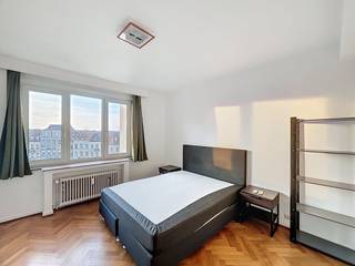 Gelegen in de directe nabijheid van het Zuidstation en alle voorzieningen (Thalys, metro, winkels), zal dit prachtige gemeubelde appartement van ±...