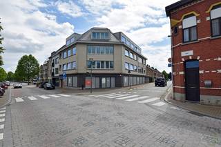 Het handelspand is gelegen in het centrum van Zomergem met een uitstekende visibiliteit.De voormalige ING van Zomergem biedt verscheidene ruime...