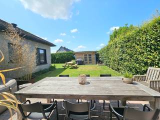 Ontdek deze gerenoveerde, instapklare bungalow in een rustige en kindvriendelijke wijk van Zelzate. Deze woning biedt verrassend veel ruimte en...