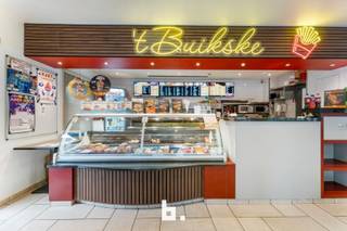Volledig uitgeruste frituur op een uitstekende commerciële locatie in Menen. Dit pand is direct tegenover het station gelegen.De frituur is volledig...