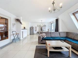 Ontdek dit verzorgd, lichtrijk en energiezuinig appartement, gunstig gelegen in het centrum van Maldegem. Dankzij de praktische indeling en...
