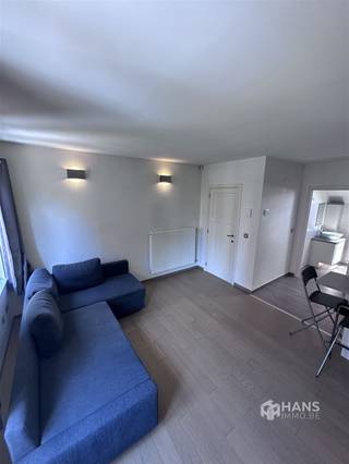 <p><span>Gezellige duplex met 1 slaapkamer op goede locatie te Mortsel.</span></p><p><span>Op een centrale ligging, nabij het centrum in de Lieven Gevaertstraat 114, bevindt zich dit instapklare duplex-appartement.</span></p><p><span>Het appartement beschikt over een lichtrijke leefruimte met open keuken, 1 slaapkamer en een badkamer met douche, lavabo en aansluiting voor de wasmachine. <br />De huurprijs van €900 is incl. alle nutsvoorzieningen (gas, water en elektriciteit). </span></p><p><span>Interesse? Neem gerust contact op voor meer informatie of een bezichtiging.</span></p><p><span> </span></p>