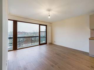 Deze recent gerenoveerde serviceflat is gelegen op de 4e verdieping van residentie Lindenhof, gesitueerd in een aangename woonwijk in het centrum...