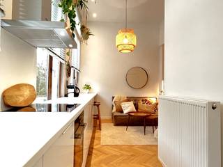 Deze prachtige gemeubelde studio is gelegen op een toplocatie op het Zuid, aan de Marnixplaats. <br /><br />De studio is beschikbaar vanaf 15-08 of 01-09, en is gelegen op de 1e verdieping van een karaktervol pand. <br /><br />Indeling: <br />Volledig ingerichte keuken met leuk bar gedeelte om aan te gaan zitten met een glaasje. Leefruimte met zitgedeelte en open slaapruimte met dubbel bed, op prachtige visgraatparket.<br />Apart toilet en mooie badkamer met inloopdouche. <br /><br />Bijzonderheden:<br />Gunstige EPC score van 142 kWh/m²<br />Airco en televisie aanwezig<br />ALL IN huurprijs : € 1.450 (incl. water, gas, elektriciteit en internet)<br />Dit pand kan met vennootschap gehuurd worden indien gewenst, wat interessant kan zijn voorzelfstandige of in bijberoep.