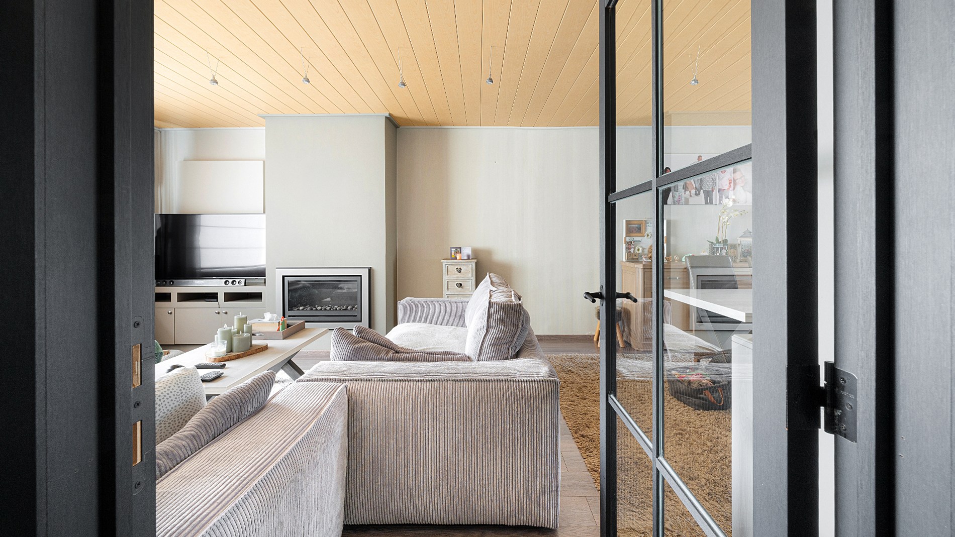 Instapklare en ruime gezinswoning met dubbele garage in het hart van Zeebrugge. - foto 2