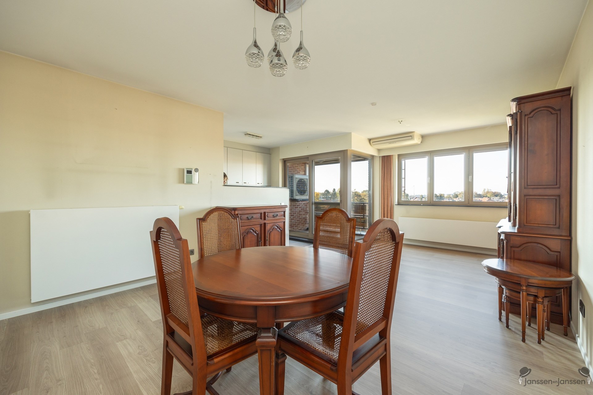 Instapklaar appartement met 2 slpks, terras en autostaanplaats - foto 5