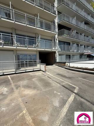 Te huur autostandplaats nummer 2 gelegen in de residentie Horizon, Parklaan 5. De parkeerplaatsen zijn afgesloten door een poort, en liggen aan de achterkant van de residentie.
Info 0471 10 63 68 of info@immonoella.be