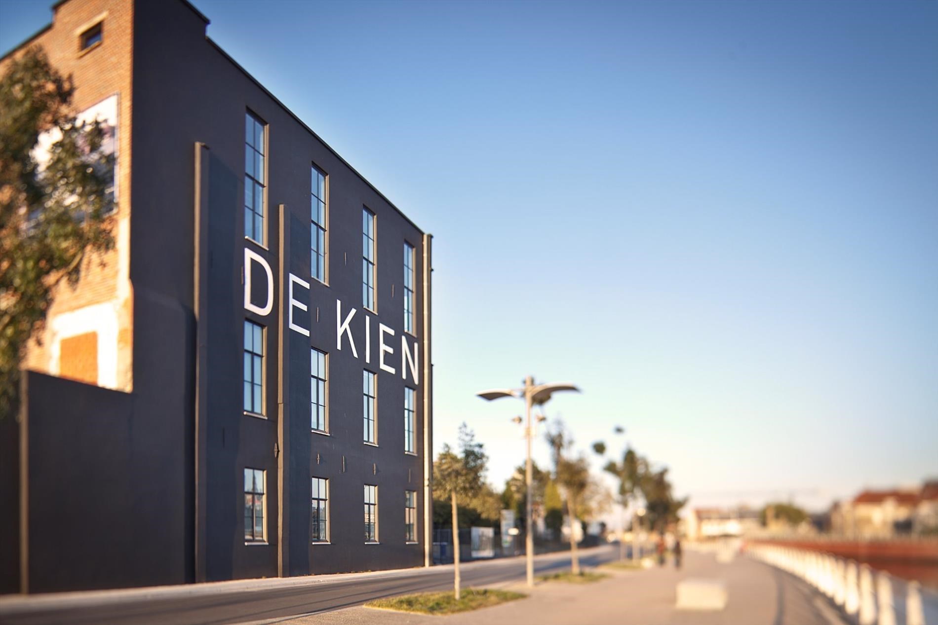 Top afgewerkt kantoor van 750m² nabij de Leieboorden - parking beschikbaar - foto 1