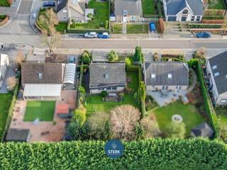 INSTAPKLARE GEZINSWONING OP EEN KINDVRIENDELIJKE LOCATIE TE SMEERMAAS !We vinden deze open woning met een bewoonbare oppervlakte van 140 m² terug op...