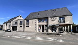 Gunstig gelegen investeringsproject in het centrum van As.Het betreft een appartementencomplex bestaande uit een handelsgelijkvloers, kantoor en...