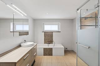 ALTRO VASTGOED VERKOOPT! In de Twaalfbunderstraat 29 te Brakel vind je deze instapklare, volledig gerenoveerde woning in een rustige en...