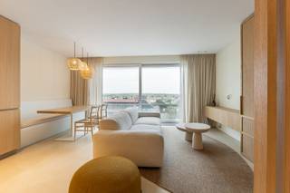 [[ DIT PAND NEEMT DEEL AAN DE ERA OPEN HUIZEN DAG OP 6/12 VAN 13:00 TOT 14:00 ]] Knokke: Volledig gerenoveerd appartement te koop met...