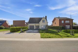 Rustig, groen én superpraktisch wonen in Machelen-aan-de-Leie (tussen Zulte en Deinze)? Op een prachtig perceel van 960m² vind je deze perfect...