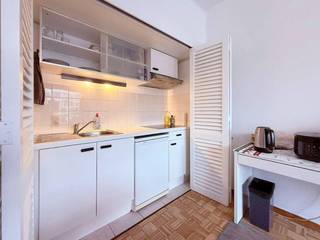We sell this studio on the Italiëlei in the heart of Antwerp. Thanks to its prime location, many cool shops and restaurants are within walking distance. In addition, we also have the vicinity of public transport, which ensures easy accessibility to and from the studio located in the center of Antwerp. The studio was finished with care and taste, which immediately makes for a pleasant appearance. The space consists of a bright living and sleeping area, a practical bathroom equipped with a sink, shower, toilet and connection for a washing machine. The studio is offered for sale at a price of €162,500. Are you interested in this studio? Do not hesitate to contact us if you have any questions or to schedule a visit.Are you interested in an apartment or house for sale in Antwerp? Don't hesitate to contact us. If you would like to sell your own property, please contact us for a free estimate, by phone at 03/206.76.76 or by email to antwerpen@dewaele.com.You can also always come to us for all other questions about real estate, buying or selling!Register of measures: no