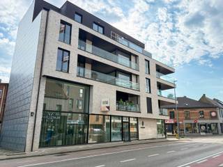 Dit appartement met 3 slaapkamers is gelegen op de 2de verdieping in Residentie Plume in het hart van Asse.Het appartement omvat een leefruimte met...