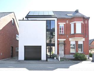 Welkom in deze leuke recente nieuwbouwwoning in Wintam. Deze instapklare woning werd met veel zorg afgewerkt en zit boordevol slimme oplossingen...