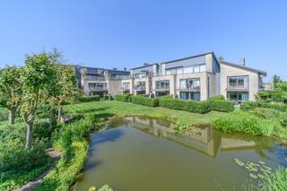 Gesitueerd in een groene en rustige omgeving, vinden we dit appartement (2011) met 1 slaapkamer te koop. Gelegen op de rand van het sportpark...