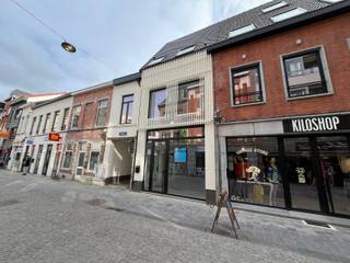 Op zoek naar de perfecte plek voor uw zaak?Deze opvallende nieuwbouw handelsruimte in de bruisende Diestsestraatis dé eyecatcher van de buurt!Met een...