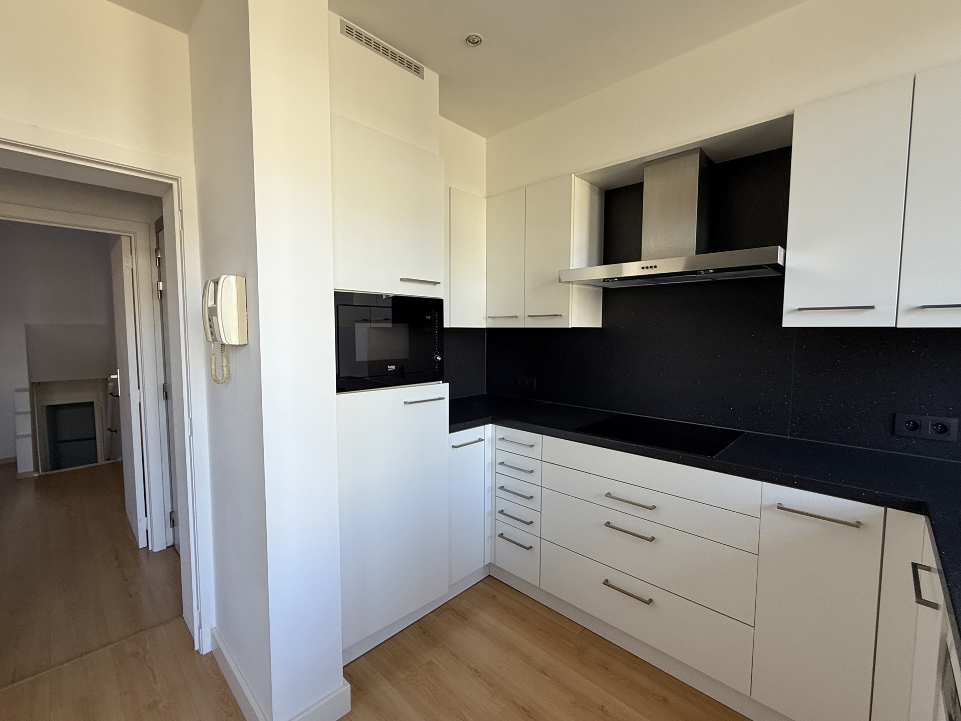 Gemeubeld lichtrijk 1-slaapkamer appartement met moderne afwerking - foto 5