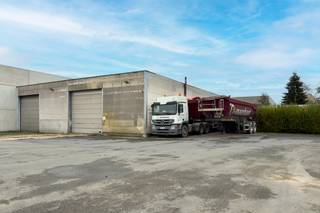 De loods van 600m² is gelegen in de industriezone te Aalter en ligt vlakbij de op- en afrittencomplex E40. Technische gegevens: - vrije hoogte: 5m- 4...