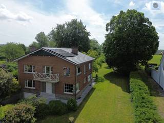 <p><span>VERY NICE OPEN-PLAN HOME WITH 7 ROOMS</span></p><p><span>Asking price: 475,000 euros</span></p><p><span> </span></p><p><span>Very charming detached home on 17 ares of land with 7 rooms and a garage.</span></p><p><span>Located in the Flemish Ardennes, this home features a spacious entryway with natural stone flooring, leading to 2 offices/bedrooms, a spacious living room, and a renovated kitchen</span></p><p><span>with a view of the fields.</span></p><p><span>Upstairs, there are 5 more spacious rooms.</span></p><p><span>On the ground floor, there is also a garage with a renovated sectional door and associated storage rooms.</span></p><p><span>Favorable EPC certificate C.</span></p><p><span>Electrical system compliant with AREI standards.</span></p><p><span>8 solar panels installed.</span></p><p><span>Main roof recently renovated.</span></p><p><span>In short, a home for those who want a little more and for whom space is important.</span></p><p><span> </span></p><p><span>For more info or to schedule a visit, call 0475/51.40.73 or email sven@svena.be</span></p><p><span> </span></p><p><span>Urban planning extract/information pending! </span></p><p><span>This information is for informational purposes only, and we cannot be held liable for any inaccuracies. </span></p><p><span>The living area is for illustrative purposes only.</span></p><p><span> </span></p><p><span> </span></p>