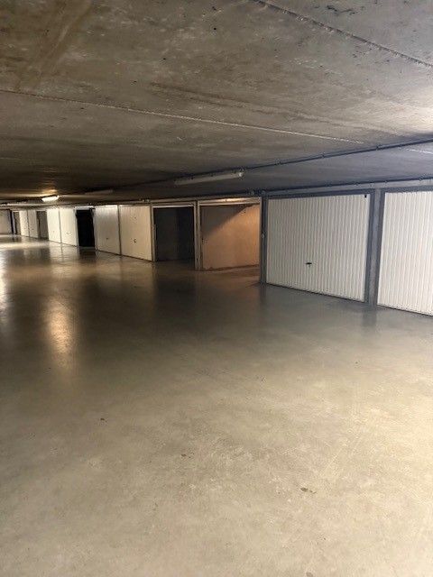Gesloten garagebox in hartje Oostende te koop. - foto 1