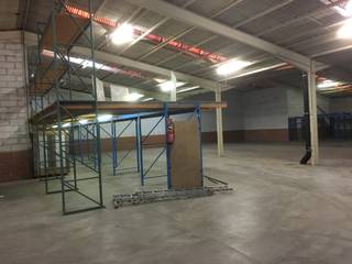 - magazijn: +/- 800m² afgescheiden met herashekwerk binnen want eigenaar gebruikt zelf een deel- verbindingsweg tussen de A12 en E19- goede...