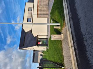 Over de woning:Deze recente en instapklare nieuwbouwwoning biedt een hedendaagse woonervaring in een rustige, groene omgeving. Met een bewoonbare...