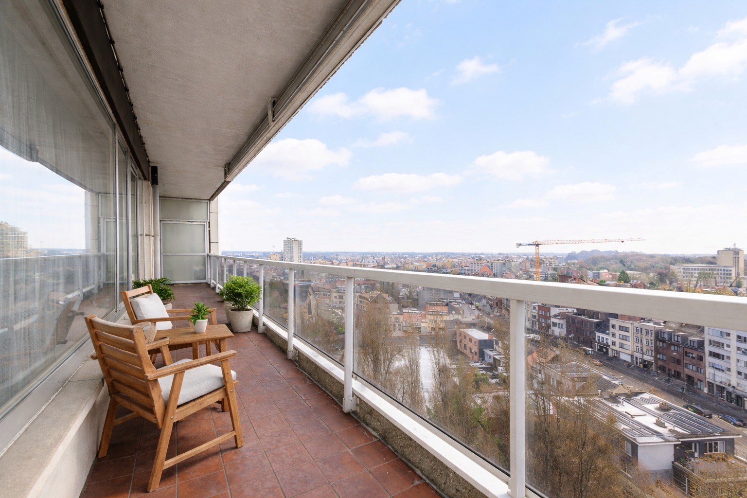 Appartement (12v) met 2 slaapkamers, terras en garagebox! - foto 4