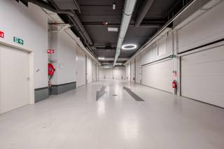 Gelegen in het exclusieve hart van het Zoute, onder het prestigieuze Albertplein, bevindt zich deze ruime en afgesloten garagebox. Dankzij de...