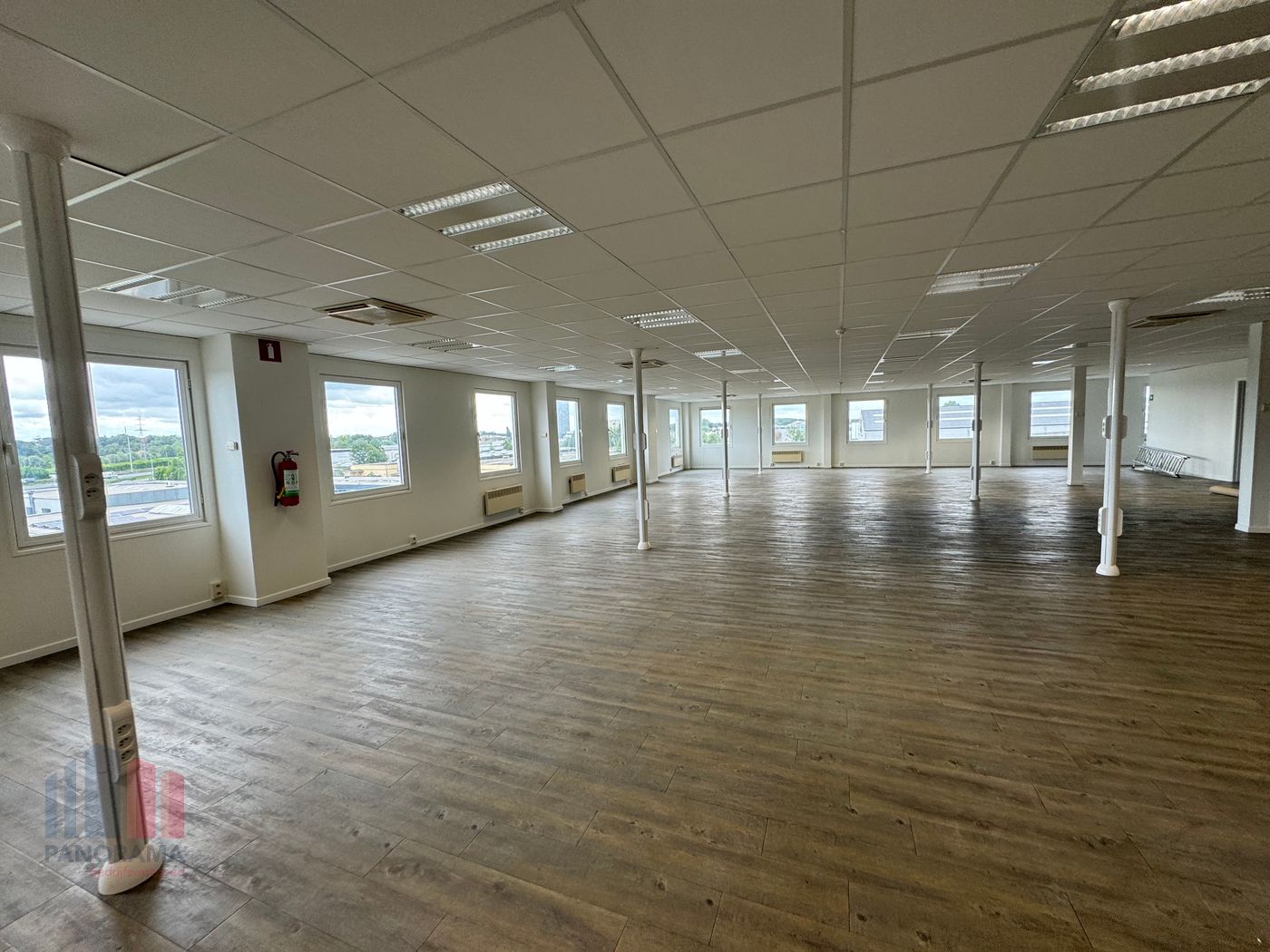 Instapklare &amp; gerenoveerde kantoren van 398 m² langs E40 Drongen - foto 4