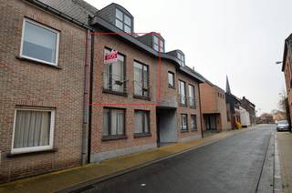 Mooi appartement te Heffen gelegen nabij school en winkels.Indeling: inkomhal, woonruimte, keuken, berging met aansluiting voor wasmachine, 1...