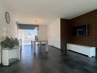 Recentbouw op uiterst rustige ligging met 3 slks, inpandige garage en grote oprit.Deze woning is instapklaar, zeer goed verzorgd en heeft een...