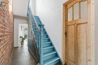 Gelegen in het hart van het historische centrum van Ieper, werd deze uitzonderlijke woning in 2025 volledig en hoogwaardig gerenoveerd. Elk...