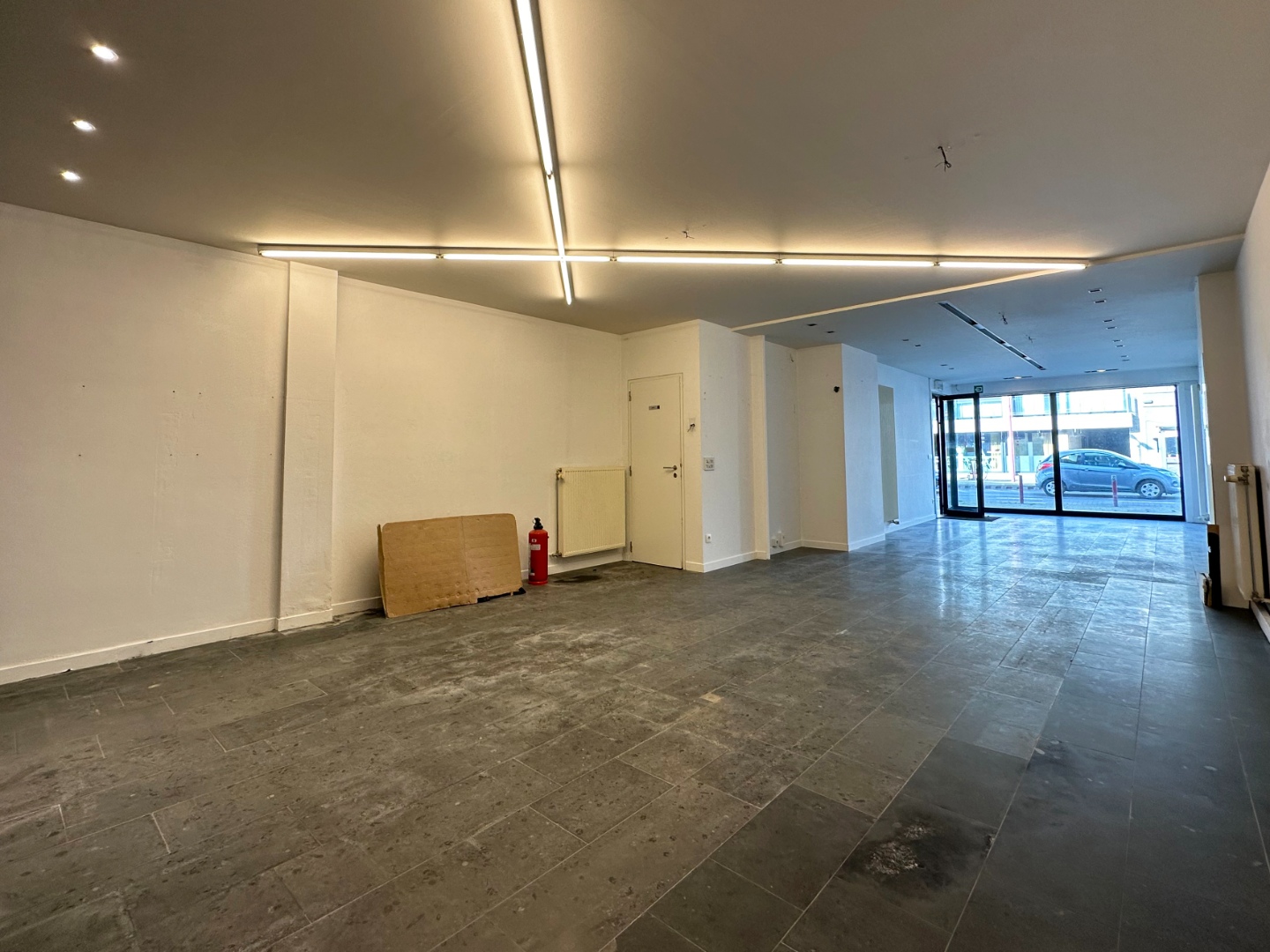 Te koop, commercieel gelegen handelspand met 2 appartementen / opbrengsteigendom in centrum Deinze - foto 5