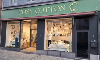 instapklaar winkelpand gelegen op AAA-ligging. Airco, verlichtingsarmaturen, alarm, paskamers, rekken aanwezig.  Onmiddellijk vrij. Voor...