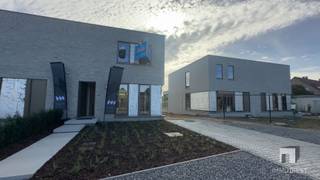 Deze knappe nieuwbouwwoning in moderne architectuur maakt deel uit van project 'La Vue' (Struikstraat 77A, 77B, 77C en 77 D in Assent). Woning...